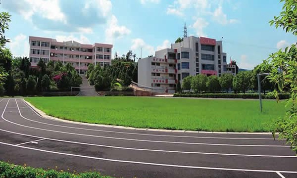華寧縣職業(yè)高級中學(xué)校園景色
