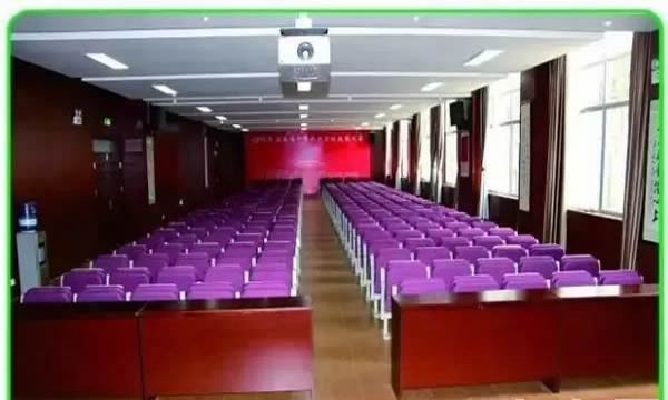 云南省通?？h職業(yè)高級(jí)中學(xué)大禮堂