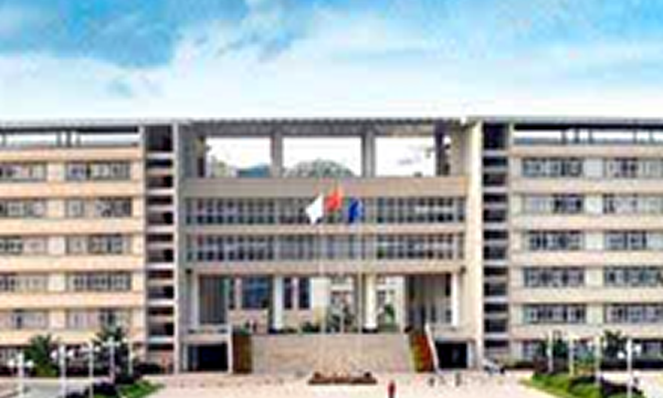 學(xué)校大門(mén)