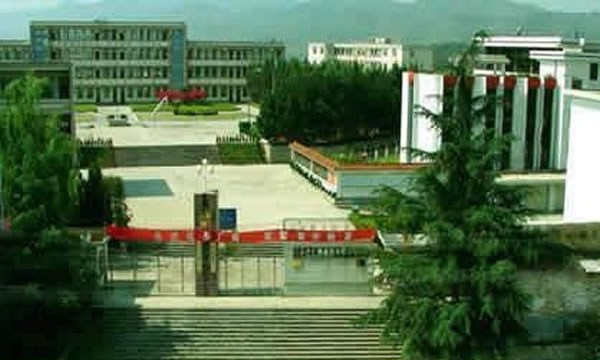 廣南縣民族職業(yè)高級(jí)中學(xué)校園