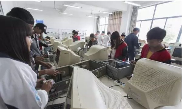 臨滄財(cái)貿(mào)學(xué)校計(jì)算機(jī)維護(hù)實(shí)訓(xùn)