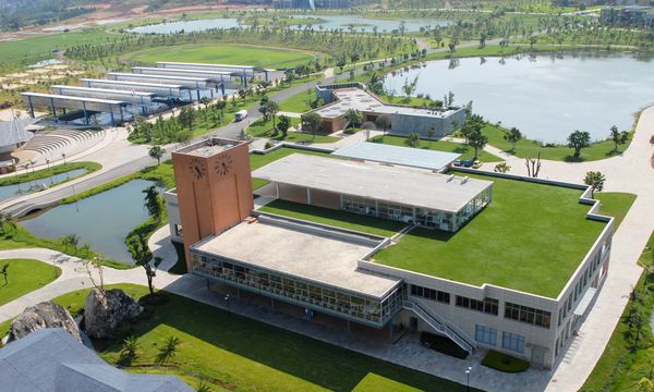 紅河慶來職業(yè)學(xué)校校園俯拍