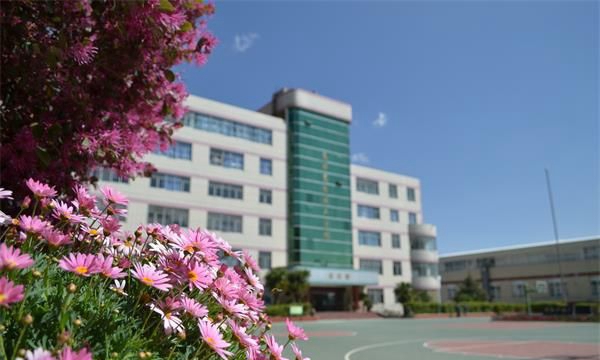 昆明高級(jí)技工學(xué)校校園之春