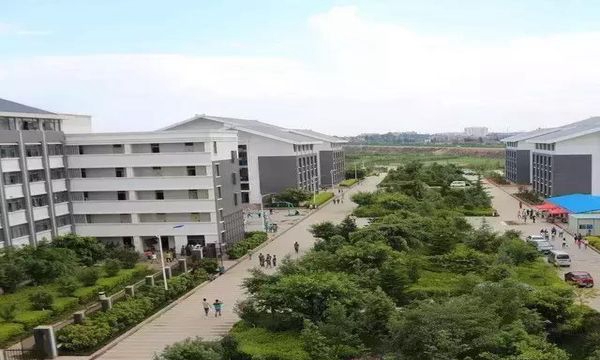 石林縣民族職業(yè)高級(jí)中學(xué)石林職教俯瞰