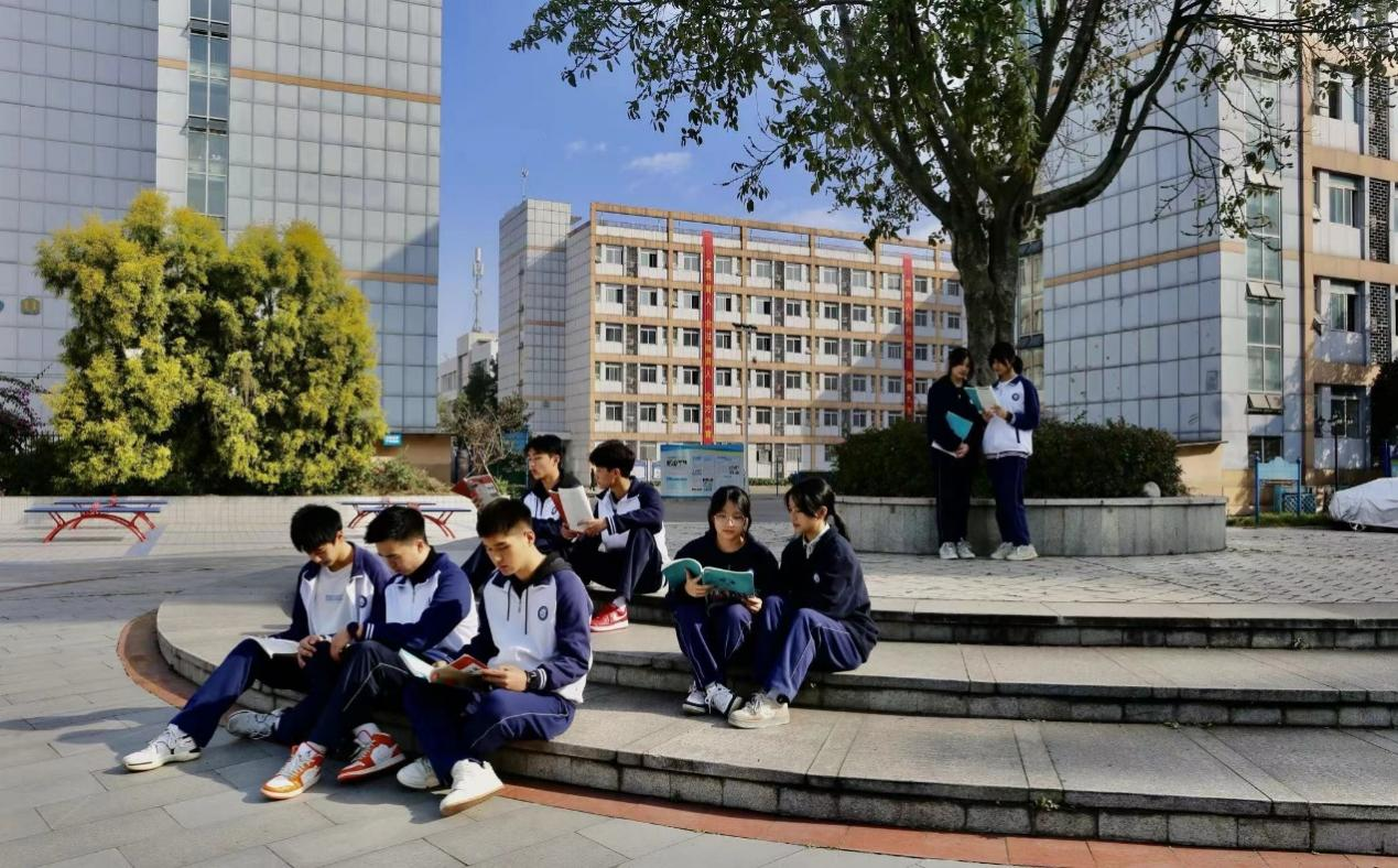 明陽單招培訓成建校學生課間